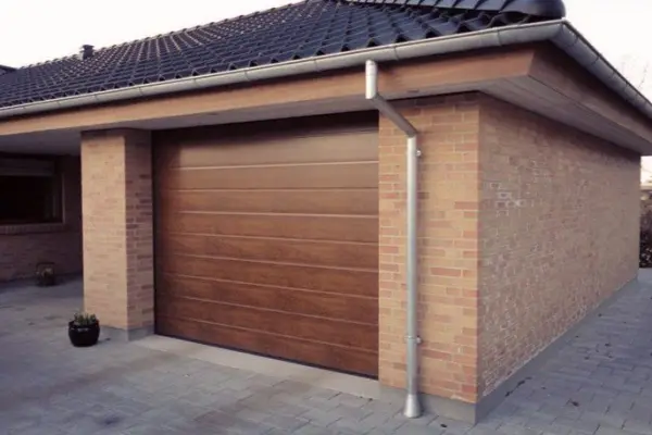 Advantages and Features of Sectional Garage Doors