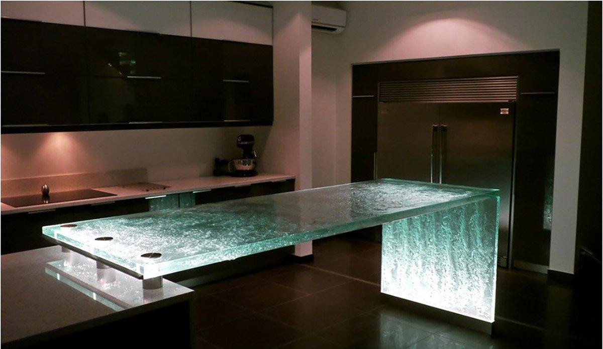 Tabletops made of polymeric glass