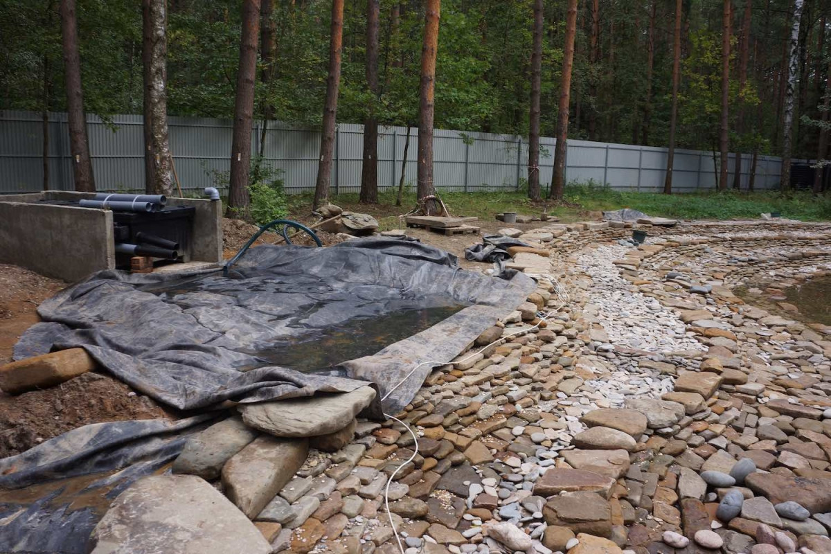 Материалы для строительства водоема